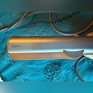 Dyson Hair Tool in Metallic Gray and Gold